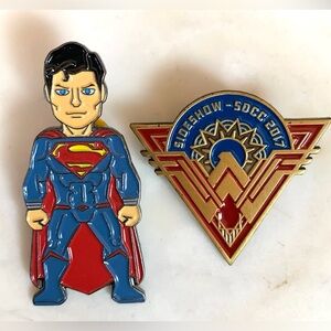 Rate Comic Con 2017 DC Superman Black and Gold Collector Enamel Pins